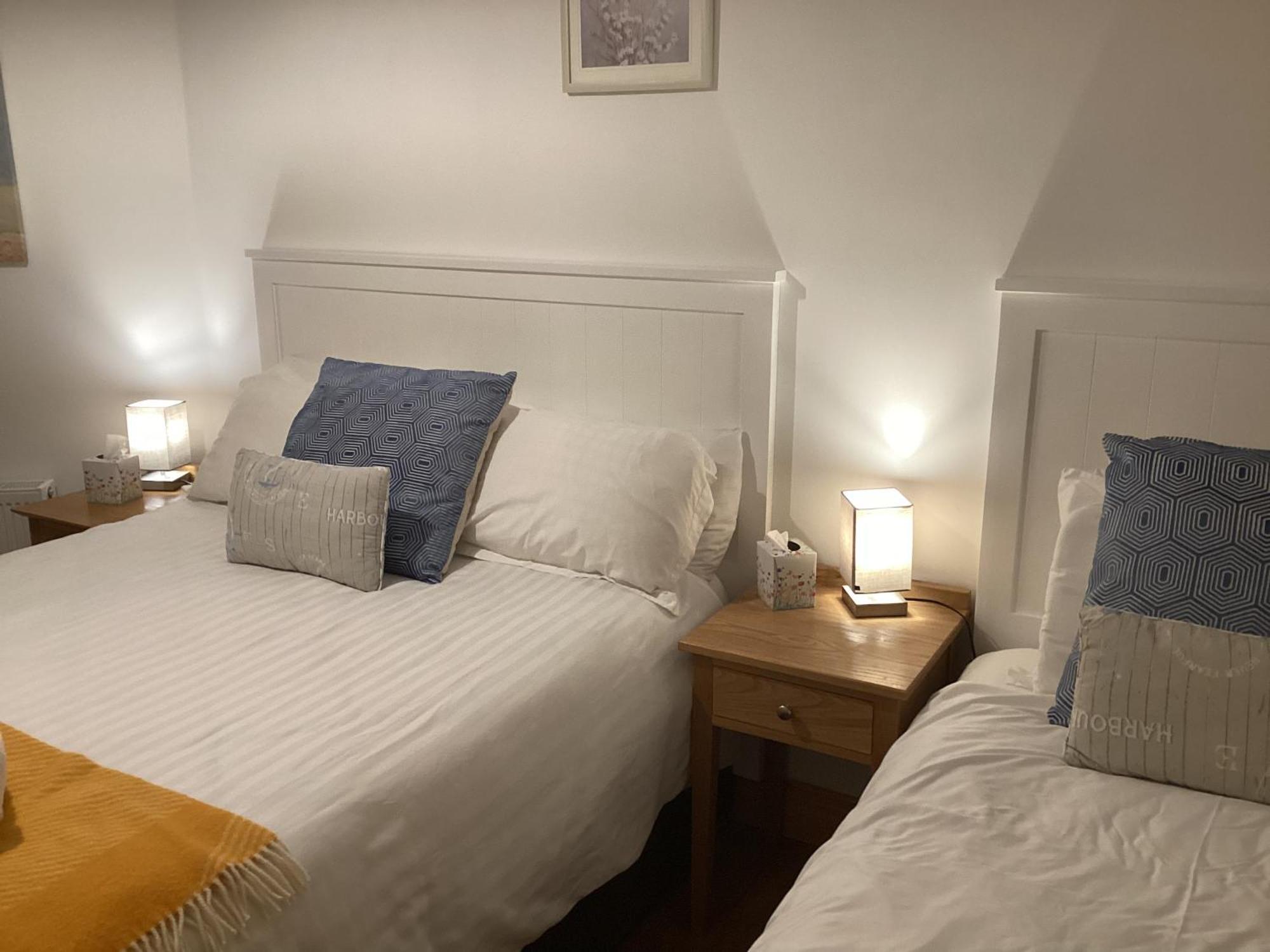 Roundstone Retreats Roundstone Harbour Lightsアパートメント エクステリア 写真